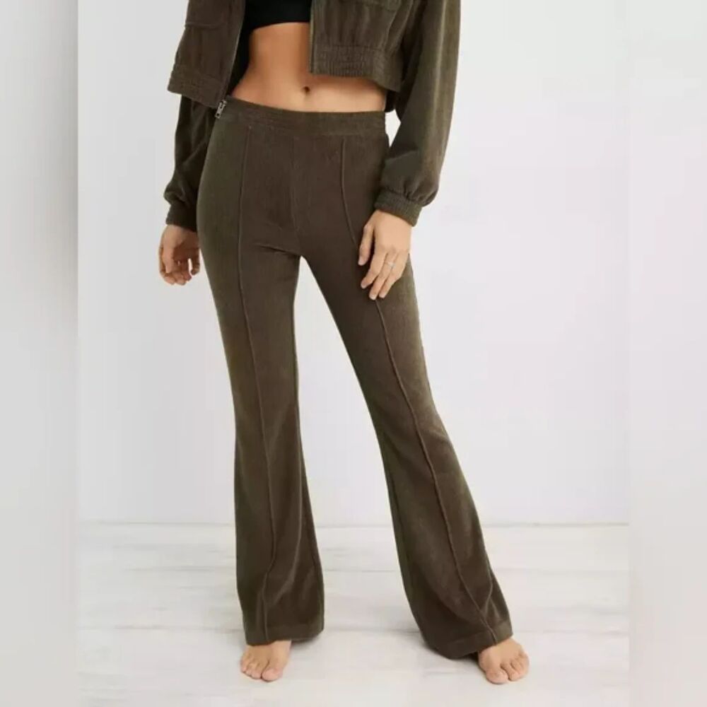 Aerie Groove-On Rib Velour Flare Pant, Nomad Olive, Size XS SHORT